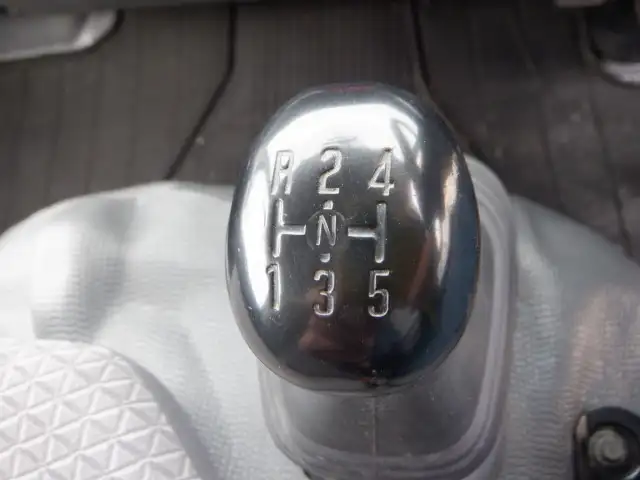 いすゞ エルフ 小型 平ボディ Wキャブ 2RG-NHR88Aの中古トラック画像12