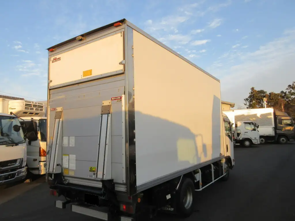 いすゞ エルフ 小型 アルミバン パワーゲート カスタムの中古トラック画像3