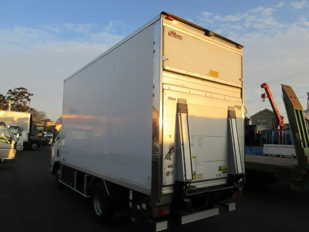 いすゞ エルフ 小型 アルミバン パワーゲート カスタムの中古トラック画像5