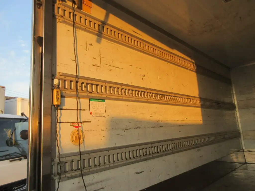 いすゞ エルフ 小型 アルミバン パワーゲート カスタムの中古トラック画像9