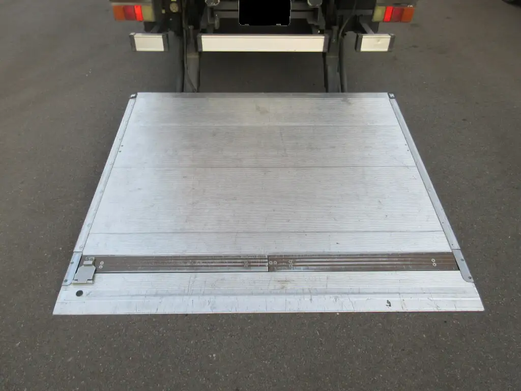 いすゞ エルフ 小型 アルミバン パワーゲート カスタムの中古トラック画像11