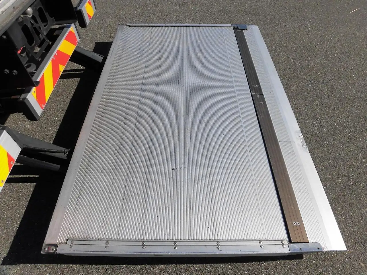 いすゞ フォワード 中型/増トン アルミバン パワーゲート TKG-FRR90S2の中古トラック画像10