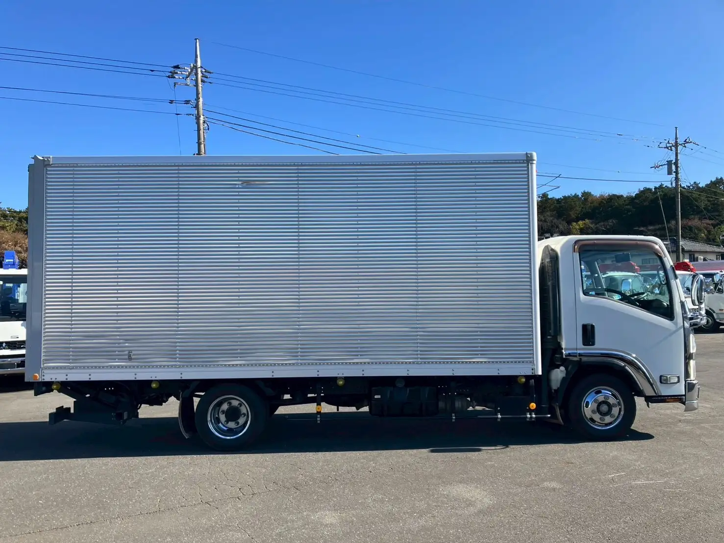 いすゞ エルフ 小型 アルミバン パワーゲート TRG-NPR85ANの中古トラック画像3