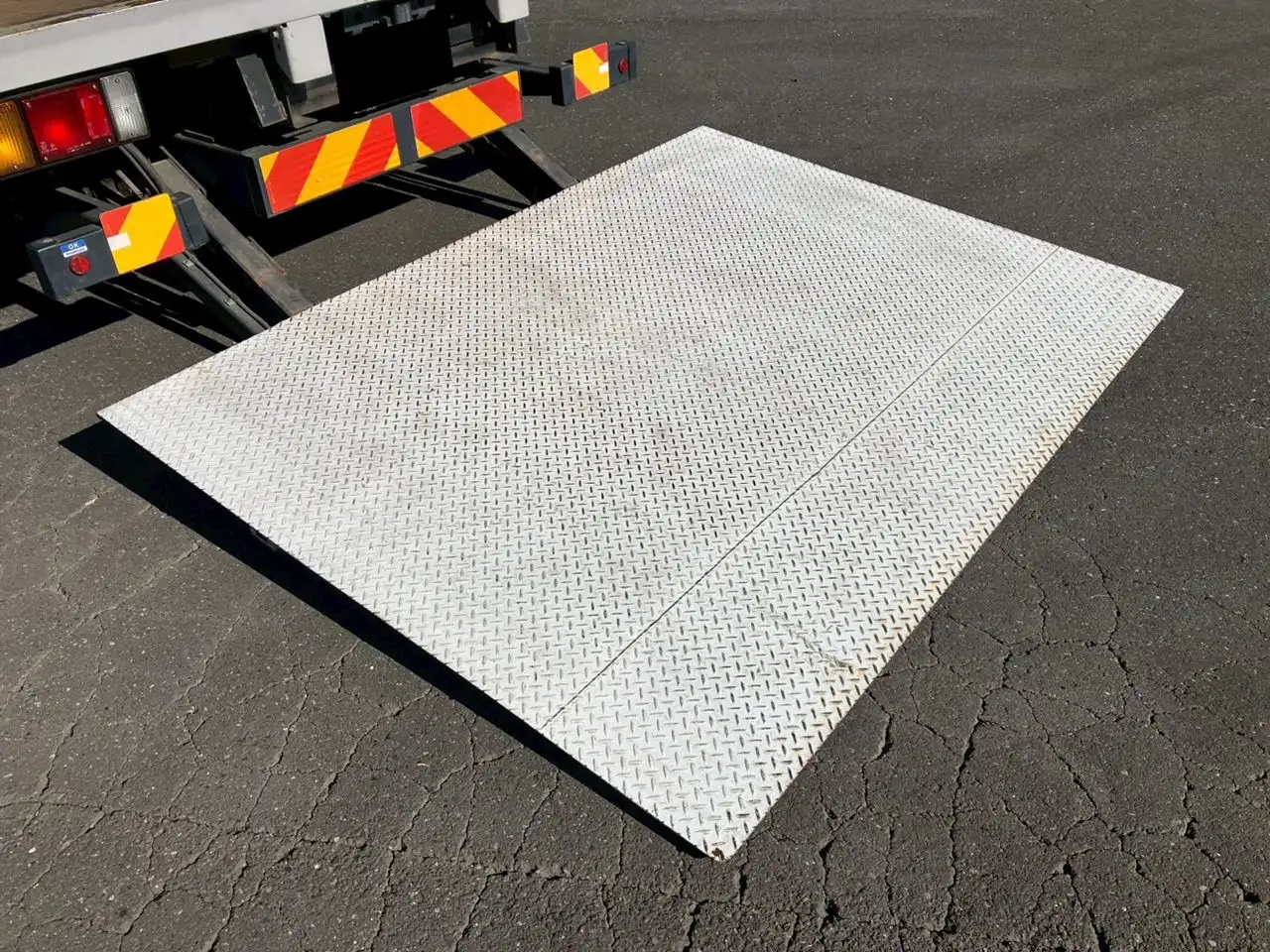 いすゞ エルフ 小型 アルミバン パワーゲート TRG-NPR85ANの中古トラック画像9