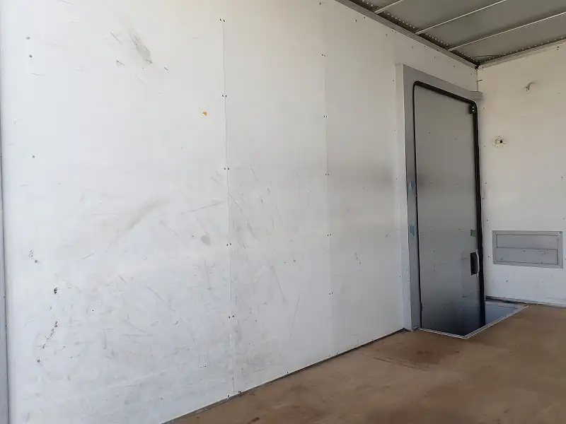 いすゞ エルフ 小型 アルミバン サイドドア 3枚観音の中古トラック画像9