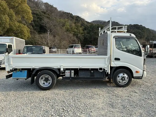 日野 デュトロ 小型 平ボディ 2RG-XZU645M R3の中古トラック画像3