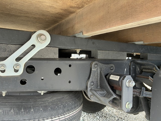 いすゞ エルフ 小型 平ボディ 床鉄板 2RG-NMR88ARの中古トラック画像像17