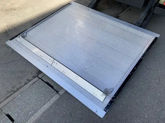 いすゞ エルフ 小型 アルミバン パワーゲート サイドドアの中古トラック画像9