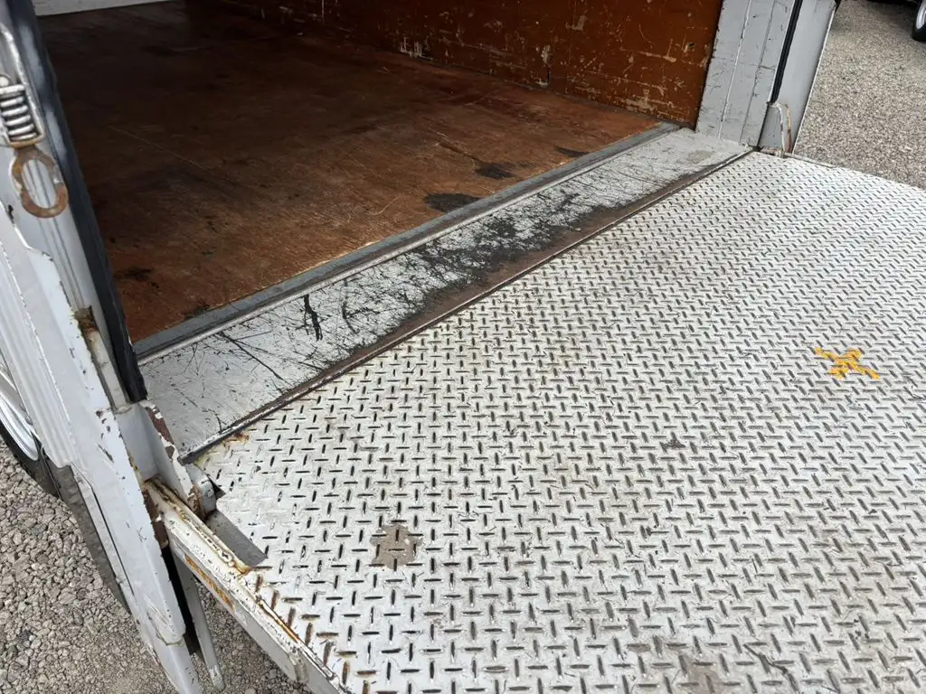 いすゞ エルフ 小型 アルミバン パワーゲート サイドドアの中古トラック画像9