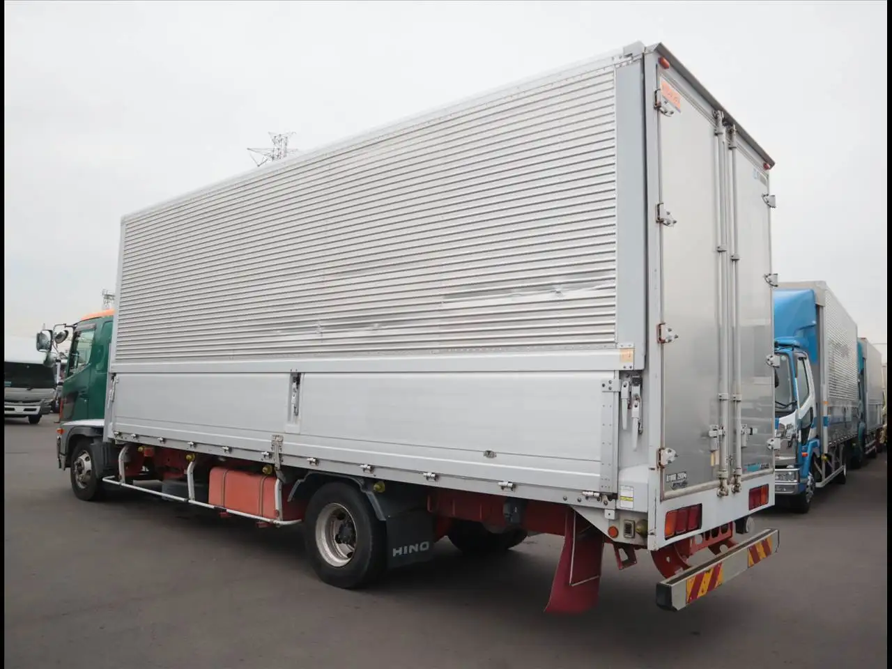 日野 レンジャー 中型/増トン ウイング エアサス ベッドの中古トラック画像4