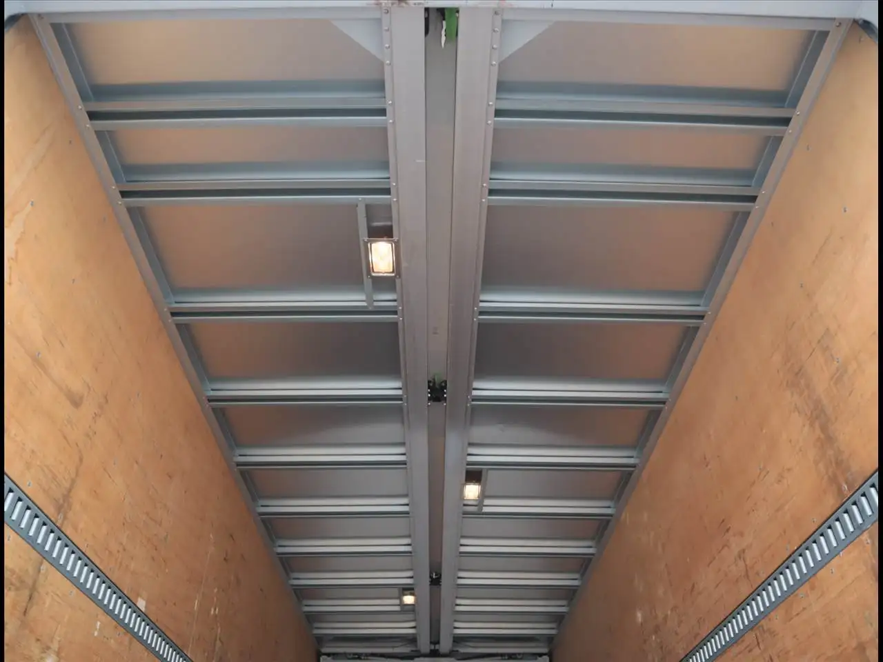 日野 レンジャー 中型/増トン ウイング エアサス ベッドの中古トラック画像8