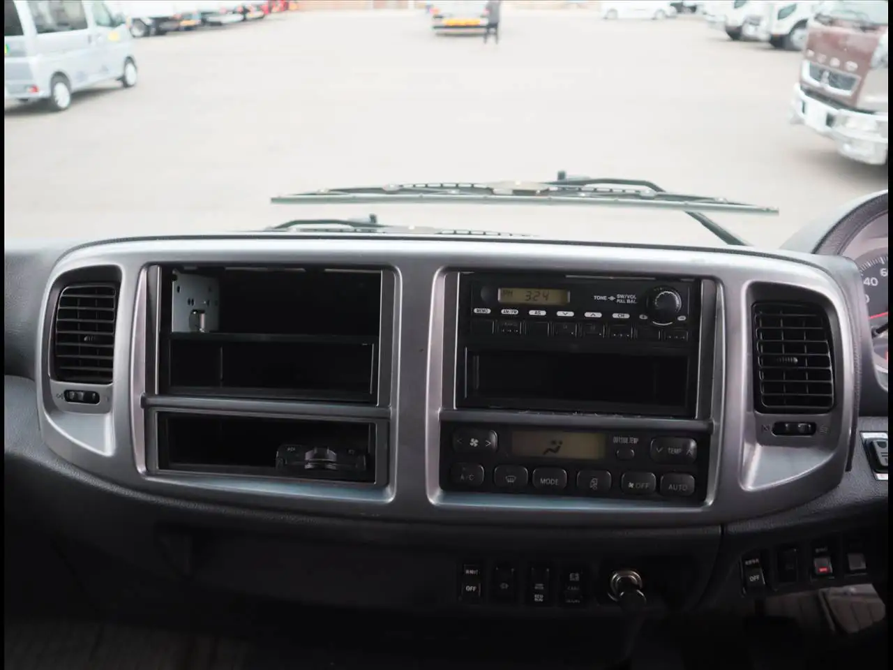 日野 レンジャー 中型/増トン ウイング エアサス ベッドの中古トラック画像15