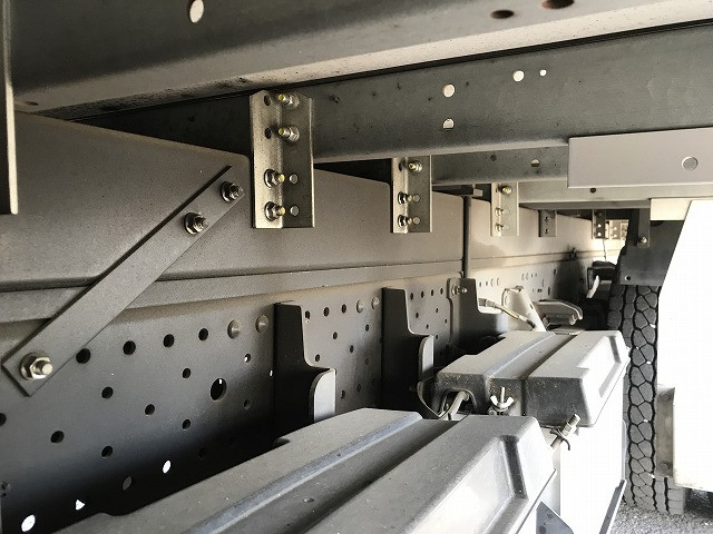 いすゞ エルフ 小型 アルミバン サイドドア 3枚観音の中古トラック画像像17