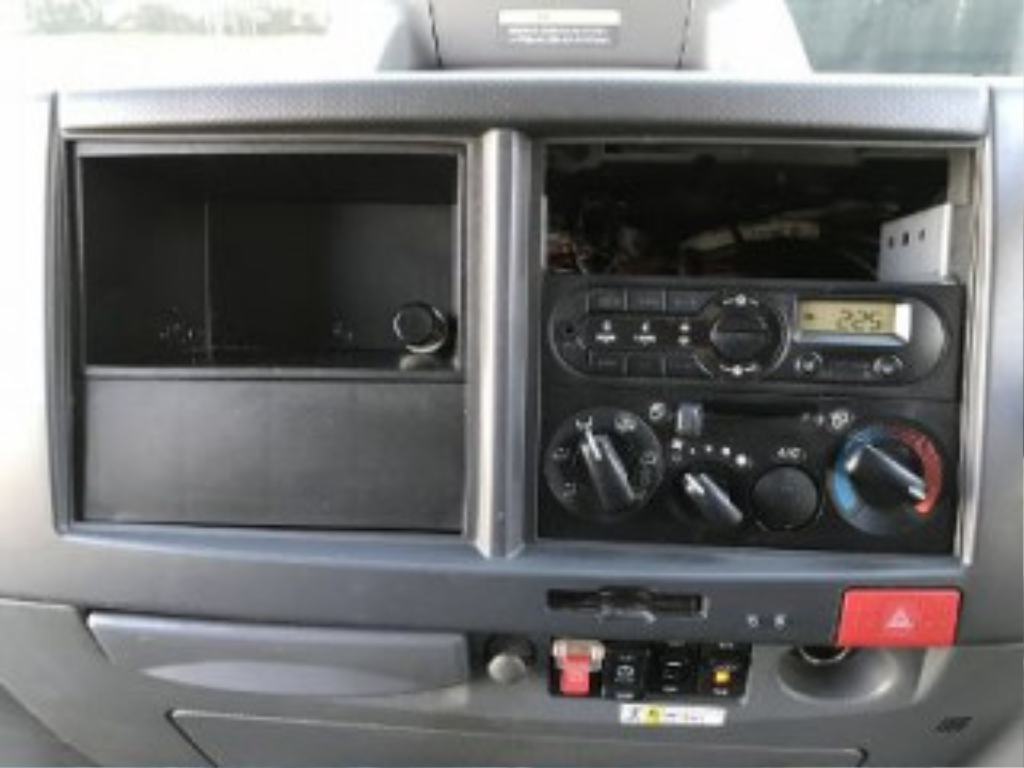 いすゞ エルフ 小型 アルミバン サイドドア 3枚観音の中古トラック画像15