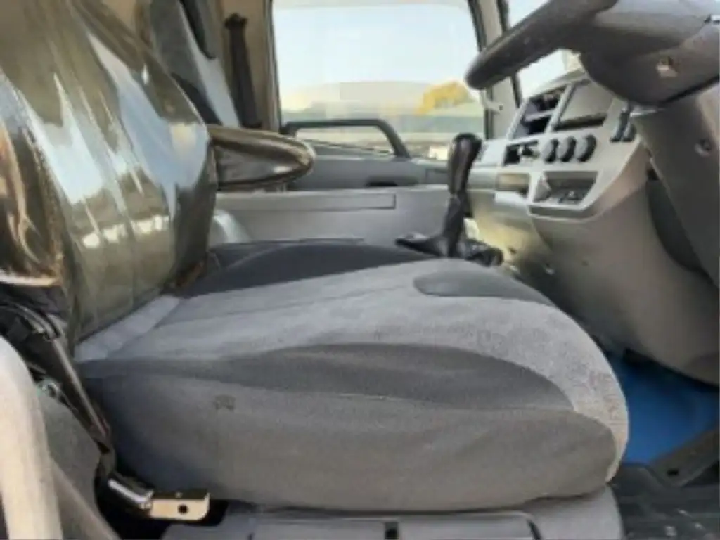 日産UD コンドル 中型/増トン 平ボディ 床鉄板 ベッドの中古トラック画像12