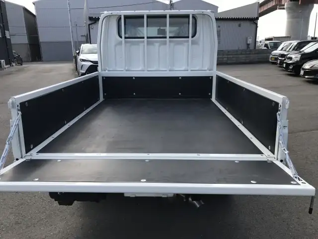 三菱 キャンター 小型 平ボディ Wキャブ 2RG-FBA20の中古トラック画像6