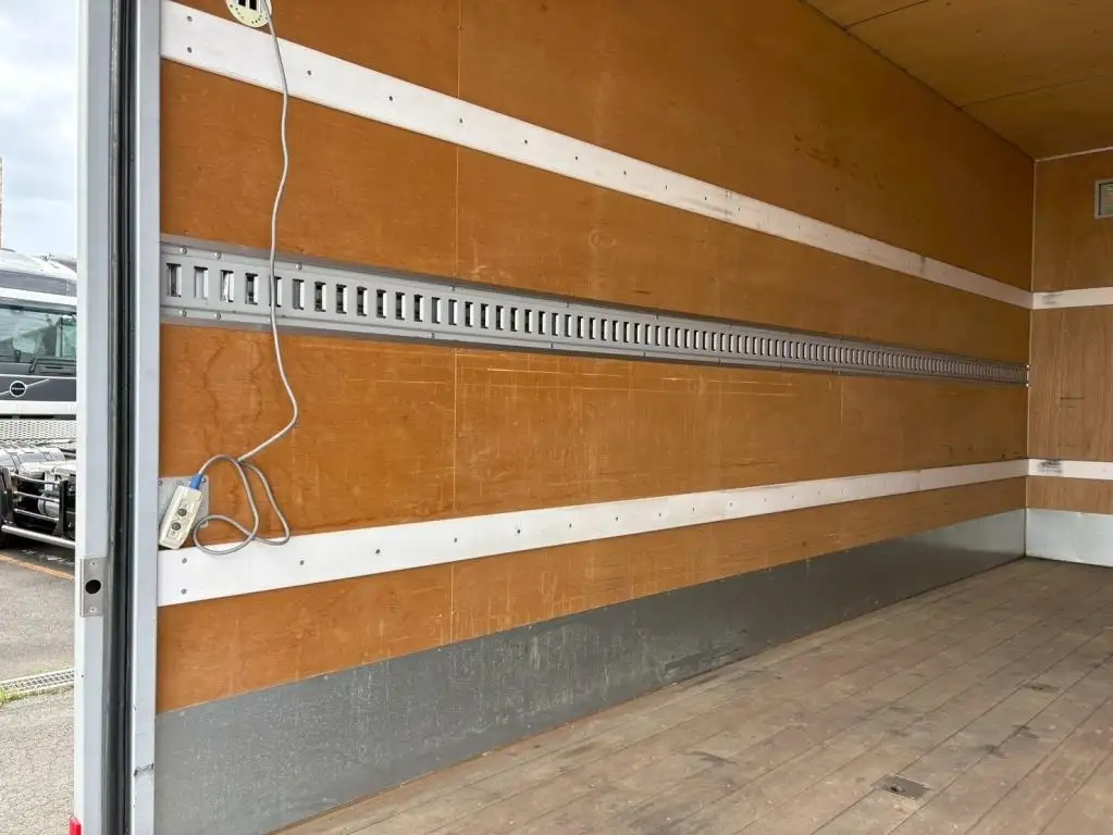 いすゞ エルフ 小型 アルミバン パワーゲート TRG-NPR85ANの中古トラック画像9