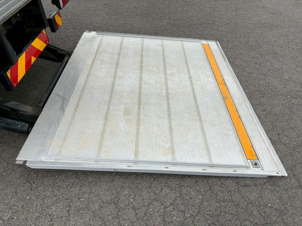 いすゞ エルフ 小型 アルミバン パワーゲート TRG-NPR85ANの中古トラック画像12