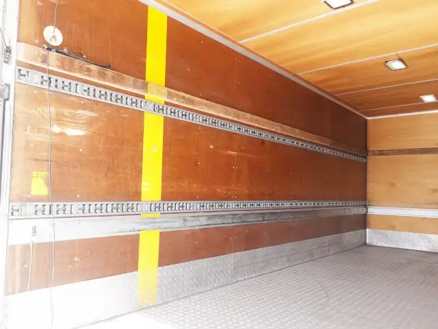 いすゞ フォワード 中型/増トン アルミバン パワーゲート ベッドの中古トラック画像6