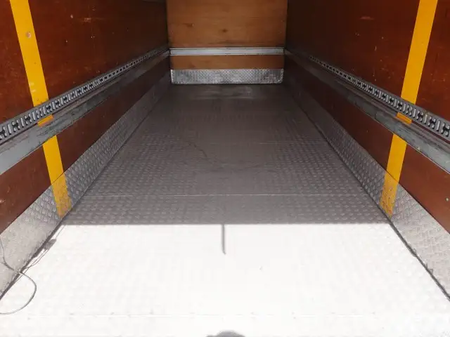 いすゞ フォワード 中型/増トン アルミバン パワーゲート ベッドの中古トラック画像8