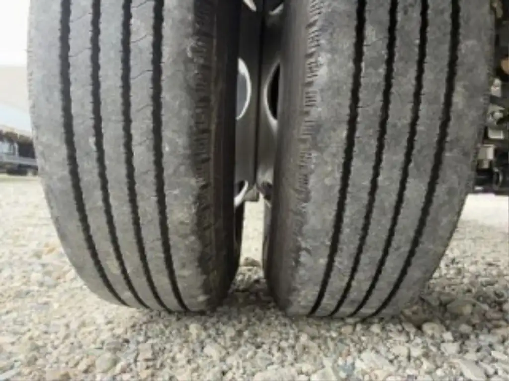 いすゞ エルフ 小型 平ボディ 床鉄板 アルミブロックの中古トラック画像20