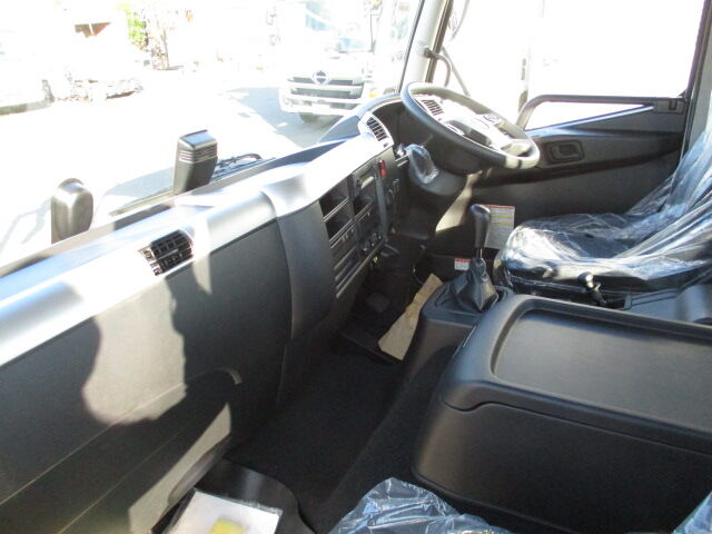 三菱 ファイター 中型/増トン 平ボディ ベッド 2KG-FK62Fの中古トラック画像6