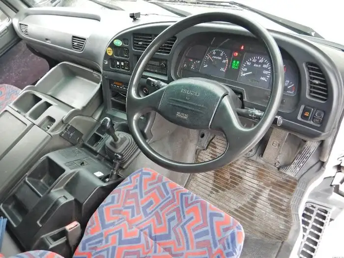 いすゞ ギガ 大型 タンク車 バキューム PJ-CYM51Q6の中古トラック画像6