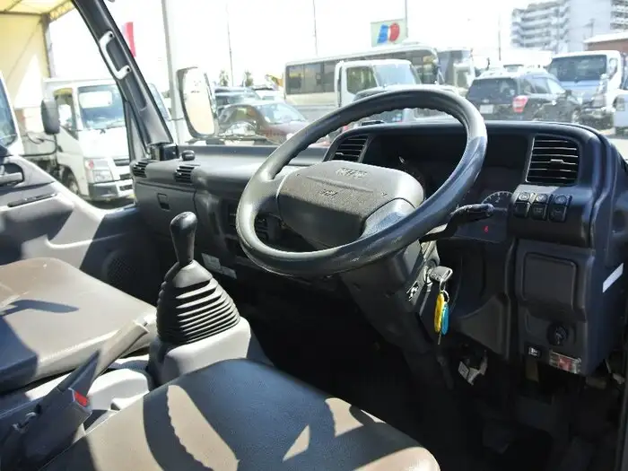 日産 アトラス 小型 平ボディ 床鉄板 PB-APR81ANの中古トラック画像6