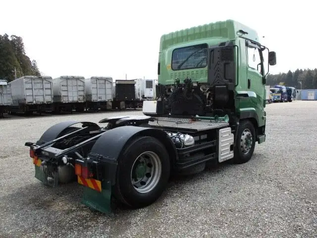 いすゞ ギガ 大型 トラクター 1デフ ベッドの中古トラック画像2